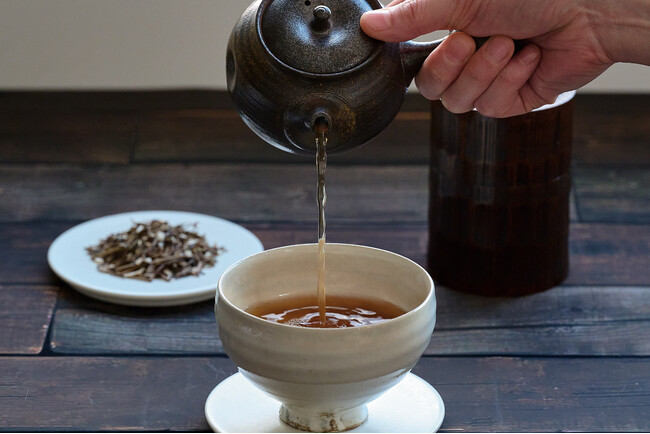 【nana's green tea】能登半島復興支援「クロモジほうじ茶」10/1より国内店舗・オンラインで販売開始～石川県七尾市「田尻虎蔵商店」と連携～