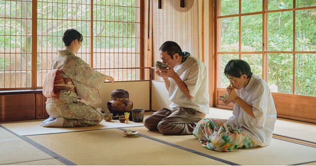 朝日焼十六世・松林 豊斎氏とヘラルボニー異彩作家がコラボレーションし、1点ものの茶道具が誕生。