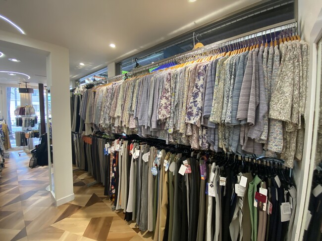 新規OPEN!介護の専門家と選ぶ、前向きになれる着替えやすい服の店