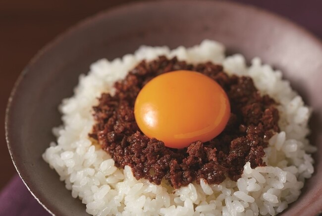 海老せんべい〈ゆかり〉の【坂角総本舖】が、万能カレー食品〈坂角の万能 海老せんカレー〉発売!