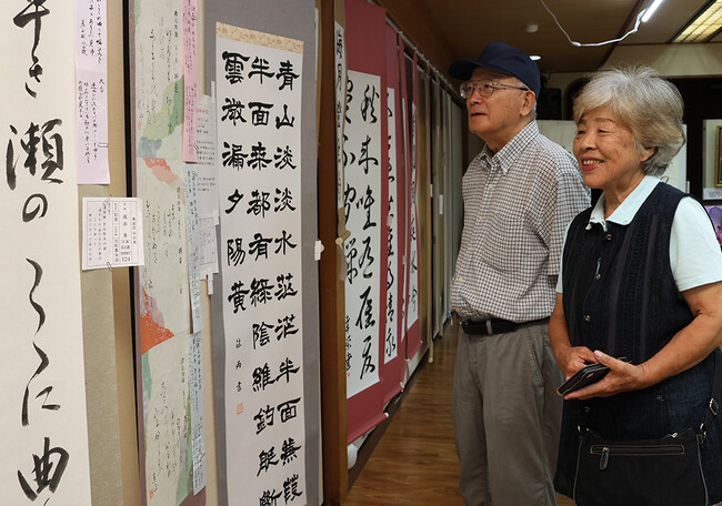 書道や陶芸などの作品約400点が並ぶ見どころ満載の展示会を高槻市で開催