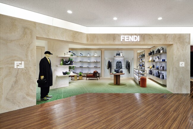 フェンディ、阪急メンズ大阪店3階をオープン!