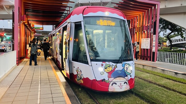 台湾にもベビースター!?遊びゴコロあふれる特別車両で素敵な旅の想い出を。いよいよ「日台観光電車プロジェクト」台湾・高雄での運行開始
