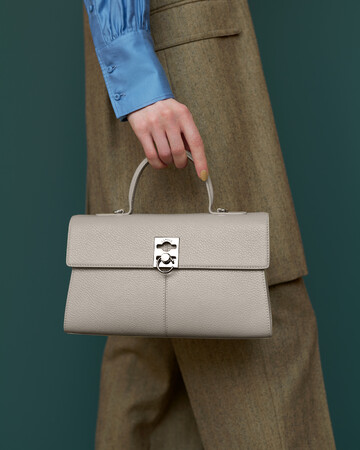 〈トゥモローランド〉は、10月10日（木）より「CAFUNE for TOMORROWLAND」の初となるエクスクルーシブコレクションを発売開始いたします。