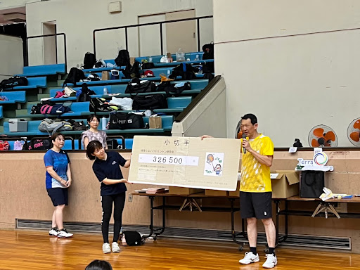 「第19回 チャリティ大和高田親睦バドミントン大会」開催報告。4年ぶりの開催。カンボジアの子どもたちへ30万円超の寄付。