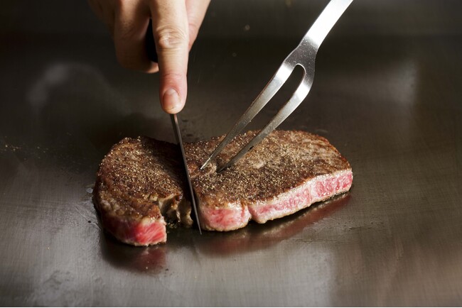 【ホテルメトロポリタン エドモント】公式SNSで合計約420万回再生「人生最高の日に食べたい高級ステーキ」が味わえる 鉄板焼「山彦」のクリスマスコース