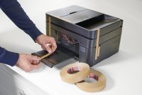 リサイクル可能な紙基材の輸送用仮固定テープ「テサテープ」が新製品tesa(R) 64295を10月に発売