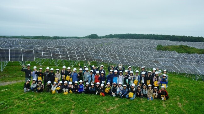 クイズや工作、太陽光発電所見学で再エネを学ぶ「発電教室」 北海道標津郡 丸山小学校で開催