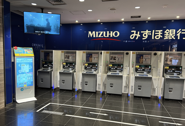INFORICH、みずほ銀行ATMコーナーでの「ChargeSPOT」デジタルサイネージ広告枠を提供開始