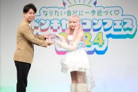 昨年初開催したドンキの“カラコンフェス”を今年も開催！『ドンキカラコンフェス2024』にて
益若 つばささんが「ドンキカラコンオブザイヤー2024」で圧巻のV２を獲得！