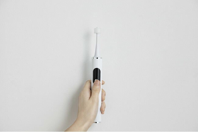 頑固な汚れも特許技術の360°ブラシで簡単除去。AiMY(エイミー)より「AiMY 電動歯ブラシ トゥースクリーナ 360」を発売