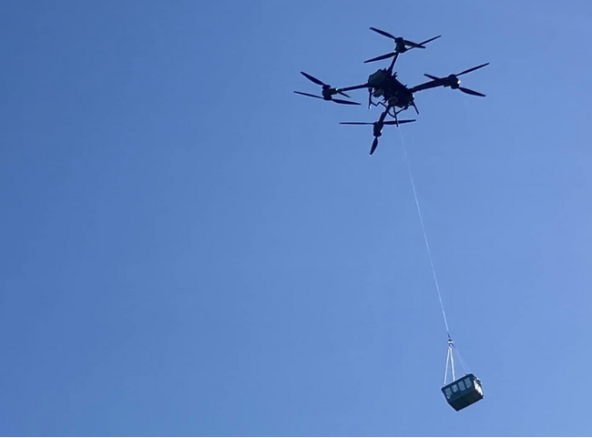トルビズオン、小城市と多久市の自治体職員向けデモで災害搬送ドローンをアピール