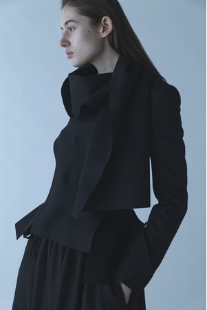 Yohji Yamamoto collections、2024-2025秋冬コレクションの最新作