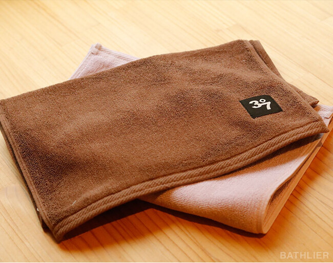 サウナー必見、汗拭きやサウナマット代わりに！持ち運び便利＆敷けて拭ける万能の「37（サウナ）」サウナタオルスマートサイズ（約33×85cm）新発売！