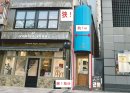 扉1枚分しかないお店って見た事ありますか? 扉1枚分しかないお店って見た事ありますか?