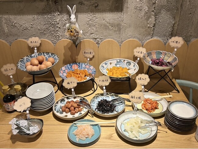 満腹になるまで食べられる！食堂勿ノ怪の定食メニューはご飯もみそ汁も！玉子も！ご飯のお供8種以上がおかわり無料！！！