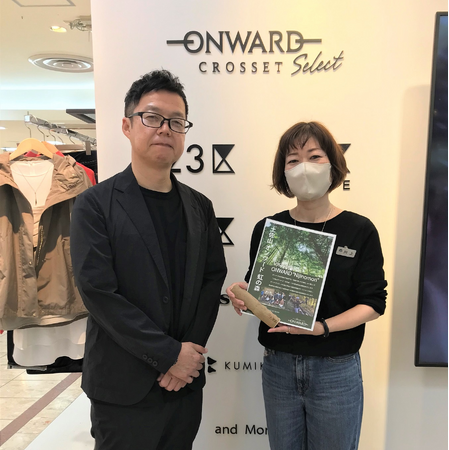 日本一の森林率を誇る高知県の森林保全活動に社員22名が参加　木製の靴ベラを「ONAWRD CROSSET SELECT」高知大丸へ贈呈