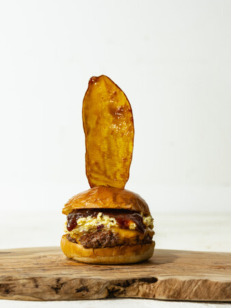 アメリカンハンバーガーショップ「J.S. BURGERS CAFE」 BAYCREW'S FESTIVAL限定商品 「醤油麹テリヤキチーズバーガー」を販売！