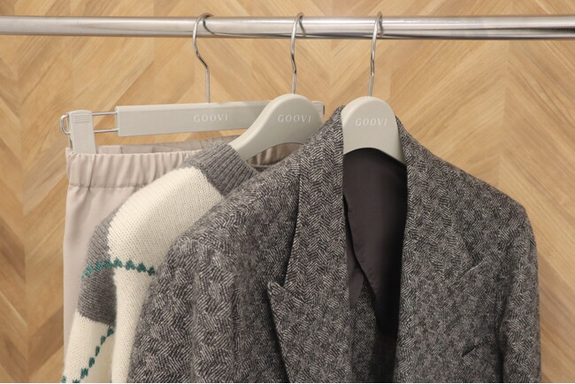 環境負荷軽減へ、ハンガーからハンガーを生み出す SUIT SQUAREが水平リサイクルハンガーを採用