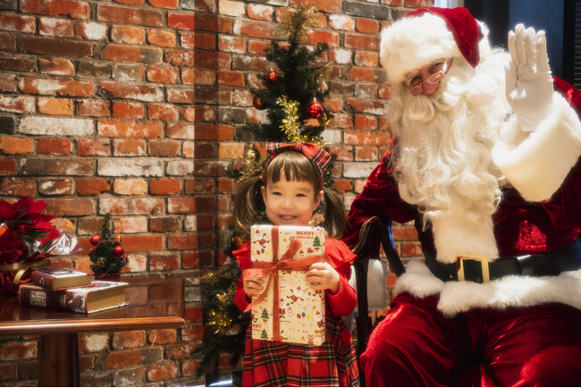 【オリエンタルホテル 沖縄リゾート&スパ】サンタクロースとの特別な思い出を！「クリスマスイベント2024」を開催