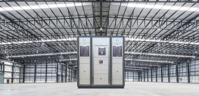 ABB、データセンターEXPOで高信頼性とプロジェクト効率化を実現するIEC配電盤・分電盤を提案