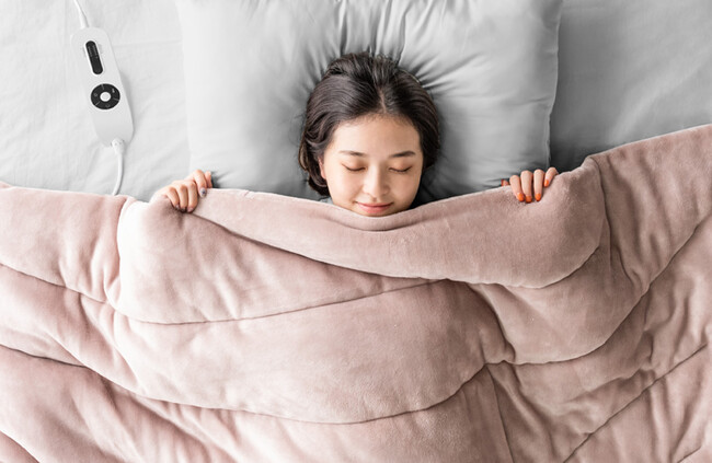 電熱線不要の電気掛け布団「もはや、こたつ。」がリニューアル！話題の炭素素材“グラフェン”シートで熱の広がりをスムーズに