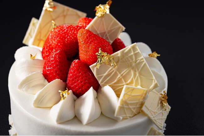 希少なカカオで贅沢に仕上げた唯一無二のクリスマスケーキ「Chuao blanc aux fraises チュアオ ブラン オー フレーズ」　～伝説のチュアオホワイトとあまおう～