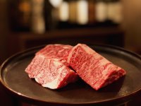 新宿区「焼肉 六六六」の厳選牛と本来の和牛の味を堪能できる「蔓草牛」の食べ比べコースを11月28日までMakuakeで販売！