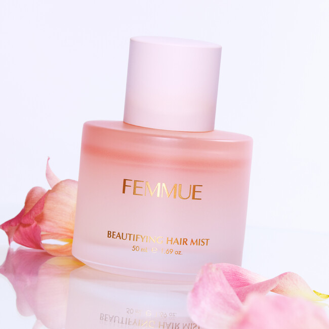 【FEMMUE】エレガントな香りに包まれて。ダメージヘアにうるおいを与えるヘアトリートメントミストが定番化。