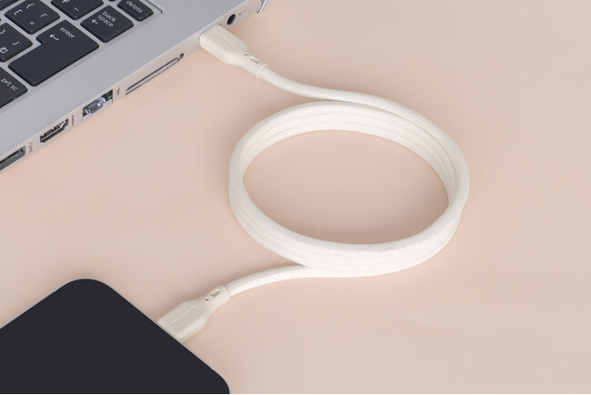 磁力でまとまるマグネットケーブルシリーズのキナリ(生成)カラーがECサイトにて販売開始。