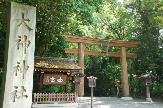 【奈良ホテル】＜3日間限定＞日本最古の神社「大神神社」でパワーチャージ日々の忙しさを忘れ、正式参拝で心を澄ませる『大神神社　正式参拝・ご案内ツアー付き宿泊プラン ～朝食付～』について