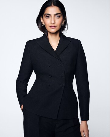 【DIOR】ソーナム・カプールがアンバサダーに就任