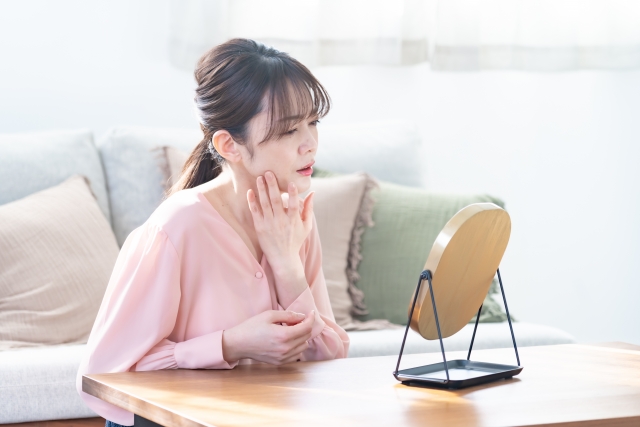 秋に乾燥を感じたことがある人は、なんと8割!グンゼの肌にやさしいインナーで、乾燥対策!