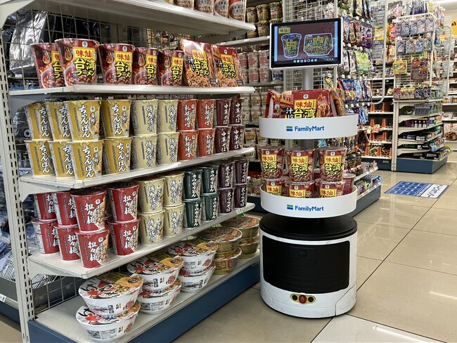多機能型床清掃ロボットの小型モニターにおいてデジタルサイネージと連携した商品訴求の実証実験