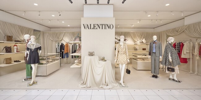 メゾン ヴァレンティノ 2025年スプリング ‘ アヴァン レ デビュ’ コレクション、ポップアップを伊勢丹新宿にて開催