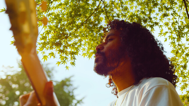 沖縄にルーツを持つSSW、WilliamAlexanderがニューシングル「ANWT」をリリース。MVも公開。