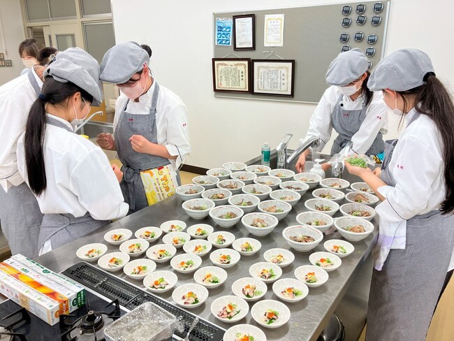 E8 北陸道　南条SA（上下）で奥越明成高校と共同開発メニュー販売