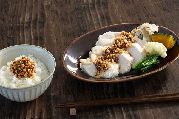 おかかと三種のナッツ、ごま油が奏でる芳醇なハーモニー　ざくざく食感の和風ナッツソース「かつおおかかナッツ」　2024年11月1日新発売