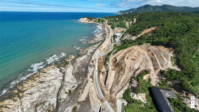 大林組とKDDIスマートドローン、石川県輪島市の国道啓開工事で自動充電ポート付きドローンの遠隔運航で作業効率化を実現