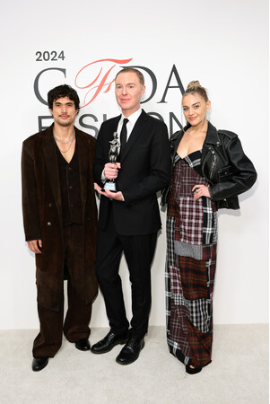 CFDA ファッション アワード 2024 コーチのリパーパス素材で仕立てたカスタムルックに身を包んだセレブリティが続々と登場
