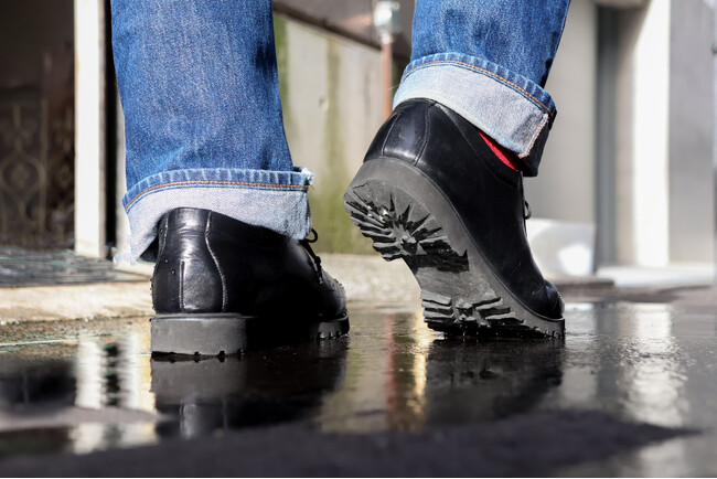 【blueover】ビジカジスニーカーの人気モデルにボリュームあるタンクソール仕様が登場