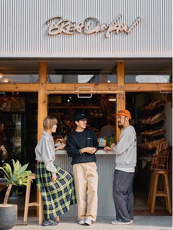 URBAN RESEARCH warehouse マリンピア神戸店にて神戸市垂水区の人気パン屋「BREADMAN」とのコラボアイテム発売！