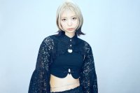 竹内アンナ、現ツアーで披露している新曲「デコレーション」を11月27日に配信リリース！