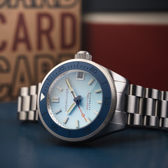 SPINNAKER（スピ二カー）、アイスブルーの「PICCARD（ピカール）」を阪急メンズ東京で限定販売。