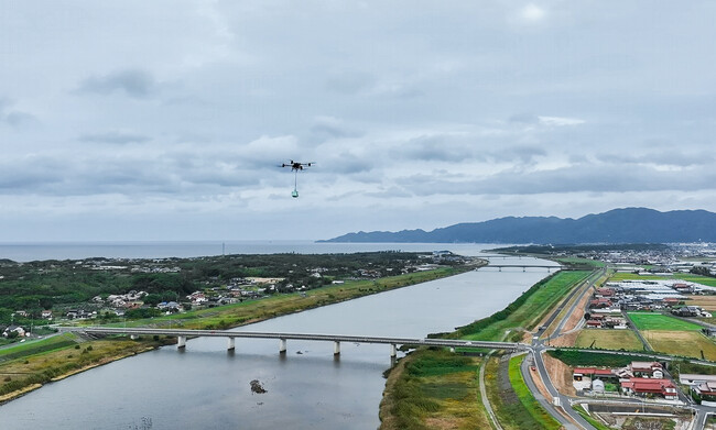 物流ドローン「DJI FLYCART 30」のLTE回線を利用したレベル3.5飛行（遠隔自動航行）による物資輸送を想定した実証実験を実施【国内初】