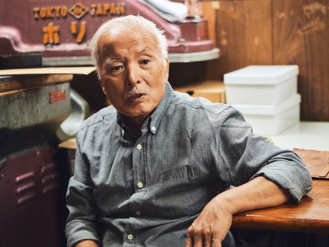 Maker’s Watch Knotから、台東区・大久保商店の皮革職人、大久保邦雄氏が作り出す唯一無二の芸術「スキモレザー」の腕時計用ストラップが登場。