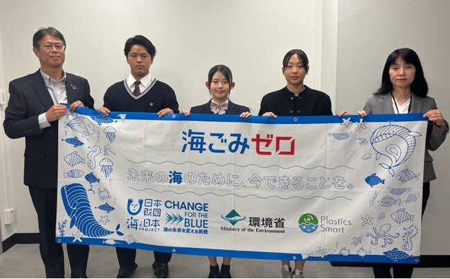 『スポGOMI甲子園2024・広島県大会』優勝チーム「khaトリオ」が環境局担当部長を表敬訪問しました