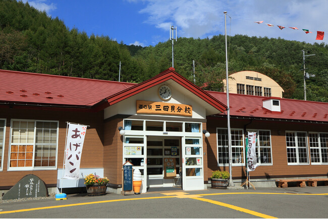 テラチャージ、岩手県岩泉町の道の駅「三田貝分校」に電気自動車（EV）用急速充電器1口の導入決定