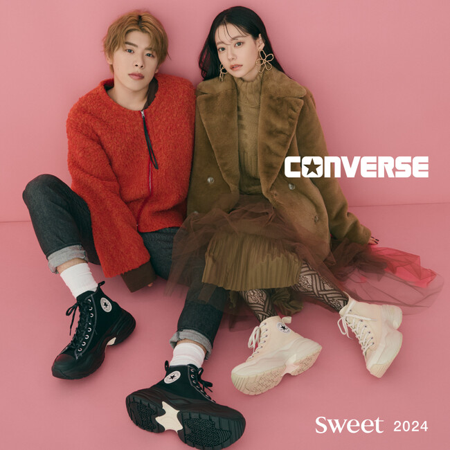 なこなこカップルが彩る、コンバースからレトロスポーティーな厚底モデル〈サージトレーナー〉の新色が登場