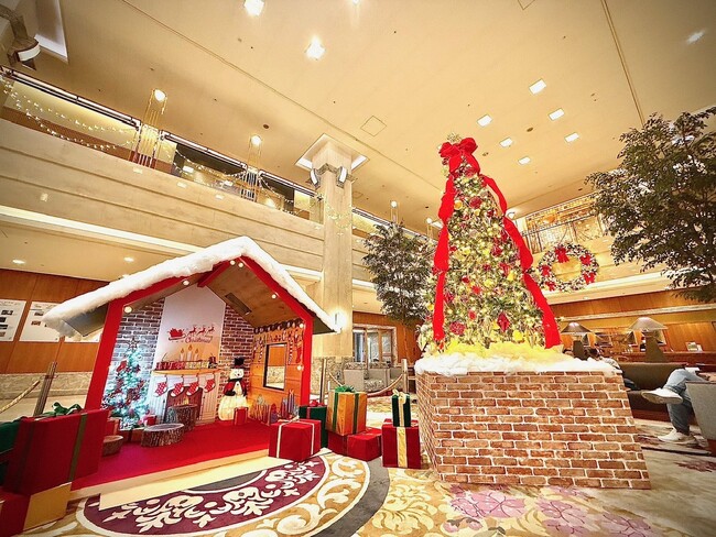【ホテルグランヴィア岡山】ロビーがクリスマスムード一色に！ 「ホテルで感じる特別なクリスマス」